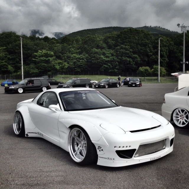 Brand new Rocket Bunny body kit on this mint FD equipped with WORK Gnosis GS2! #offsetkingjapan
