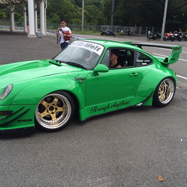 We were given the keys and had the pleasure of rolling around Fuji in the RAUH-Welt #RWB #993 of Toshiya San. Not a bad way to pull up to the #offsetkings @fatlace meet at #fdjapan #fdjp Tanoshi!