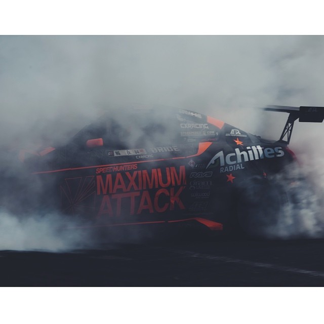 Maximum burn out @charlesngracing @achillestire @thespeedhunters | Photo by @linhbergh | #formulad #formuladrift