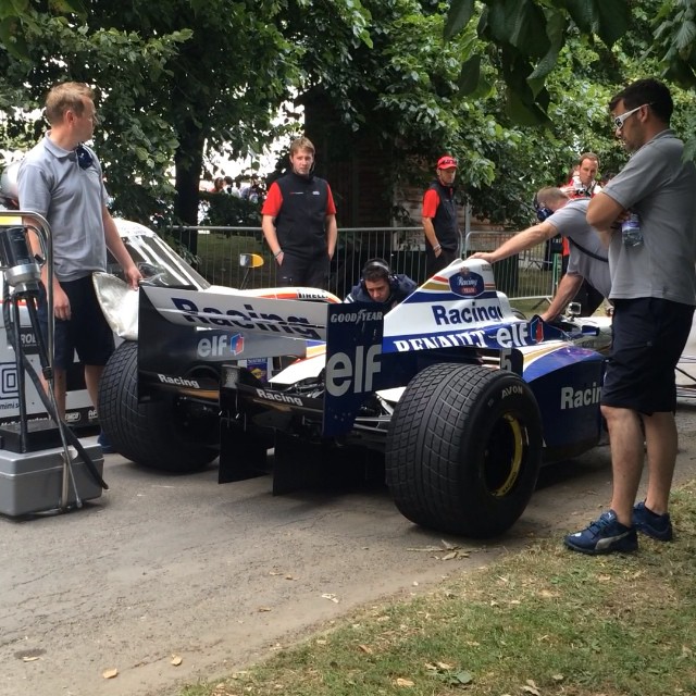 Damon Hill was also at @fosgoodwood racing up the hill in his 1996 World Championship winning F1 Williams Renault. These 90's F1 cars sound so savage! #FOS