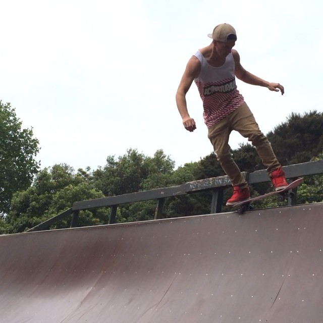 Having a jam on the Mrs @__daydreambeliever's deck today with @lincoln_whiddett #skateboardingaintacrime