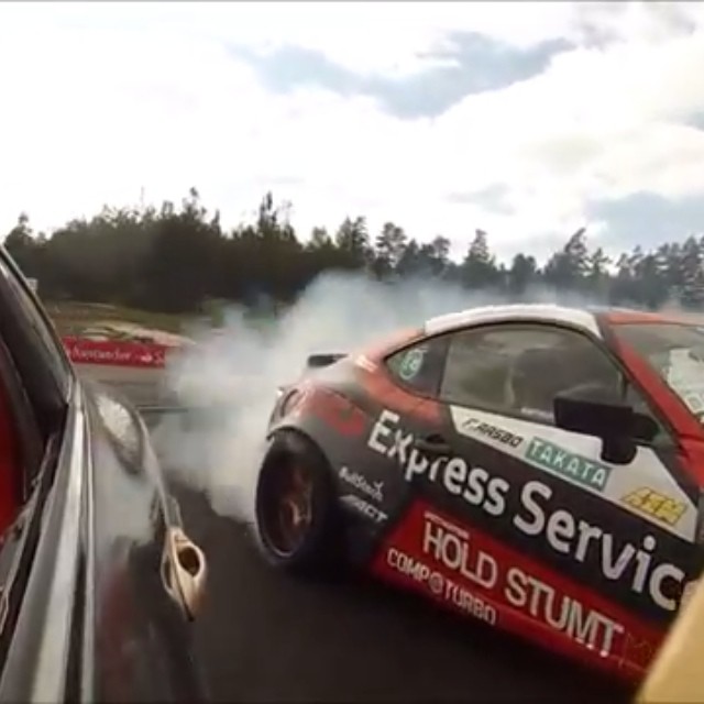A quick little #Gatebil moment! Not really tandem but a fun pass heading into my favorite turn at Rudskogen; #Slaktern. I think it's cool how you can see (and hear) the upshift into third gear mid-drift. Good times! (Thanks to 00AleXerN00 for the video) @gatebil_official #holdstumt
