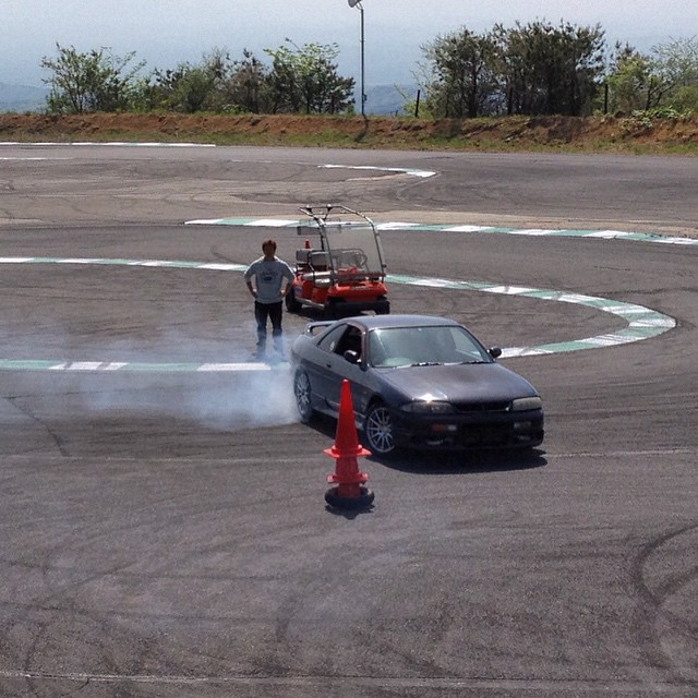 A very brave and dedicated @naoto_suenaga with a first-time student at the #teamorange drift school. #ebisucircuit #r33 #getyourlearnon