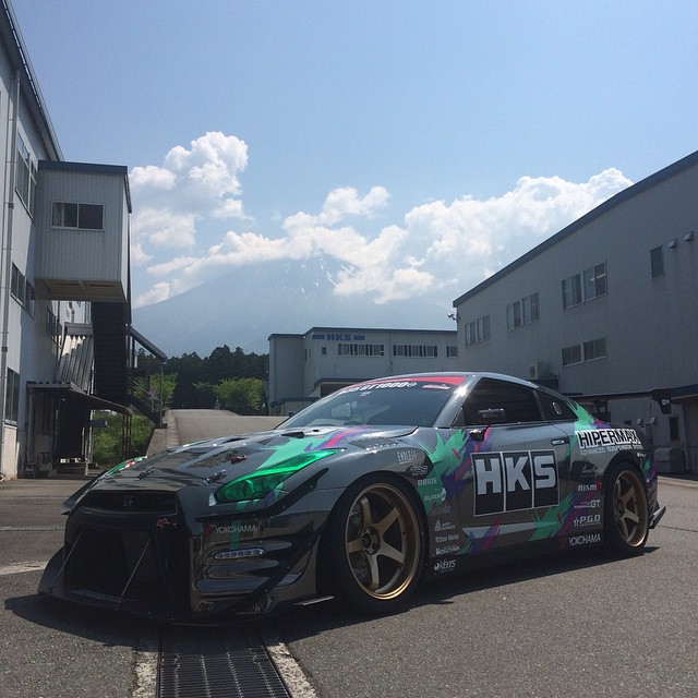 HKS Time attack R35 and Group A R32 are on their way to the famous Gunsai Circuit. #HKS #HKSUSA #HIPERMAX #GT1000 #HKSPOWER #madeinjapan #Fuji