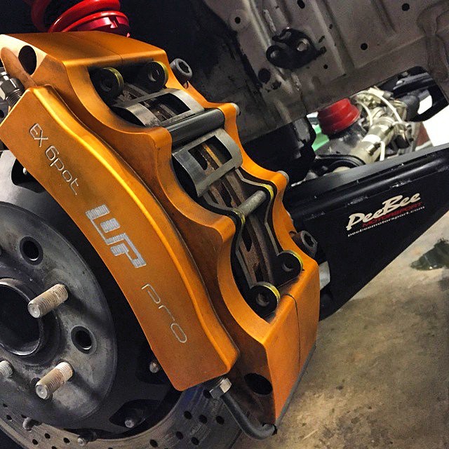Our @wpprobrakes EX6-360 front brakes and @peebeemotorsport front lower control arms on the #86X. Things are happening - we have quite a few updates for the European program that we'll show you soon! #ToyotaExpressService #UndergroundGarage #HoldStumt