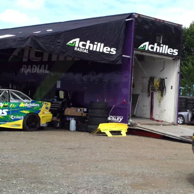 here at #fdsea all set up ready for practice and pro 2 qualify #teamachilles いよいよシアトルのフォーミュラD、練習走行とプロ２の予選はじまりー