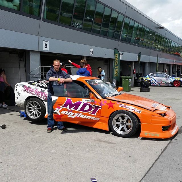 After an unfortunate crash here at #irishdriftchampionship #mondellopark semi pro driver #darrencoates was nice enough to lend me his car today, car held up okay for a few practice runs but had a drivetrain problem for my qualify run, too bad i will not be joining the main event but super stoked just to be here and i will enjoy #ireland and the rest of the show, i am blessed to have so many friends and fans that are constantly helping me out and the many kind words towards my incident, cannot appreciate anymore, thank u so much! check out the action online www.irishdriftchampionship.com/livestream #teamachilles おとといのクラッシュのあと今回リタイヤと思いきや今朝セミプロの選手ダレン･コーツが車を提供してくれました、少し練習走行をして迎えた予選、駆動系トラブルで惜しくもリタイヤとなりました。全体的に残念な結果でしたがアイルランドとIDCをエンジョイして帰ります、クラッシュで皆様にご迷惑と心配をお掛けして申し訳ありませんでした、皆様暖かい応援ありがとうございました!
