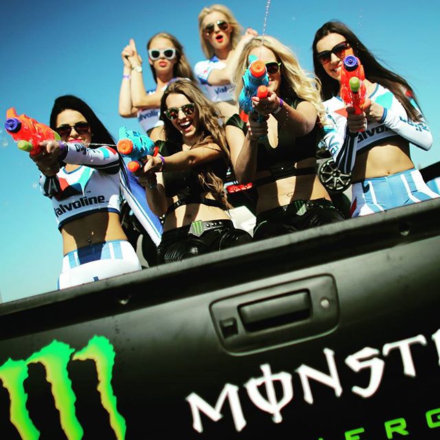 Hope you will have an owesome weekend friends :-) #VimotaEEDC #Nemunring #monsterenergy #valvoline #girls #gridgirls #promogirls