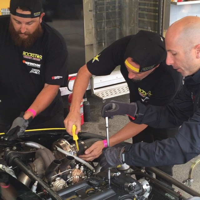 Oh no!! Blew the motor in practice just now. The #PapadakisRacing boys have pulled off incredibly fast engine swaps before and they're the best boys in the biz, but qualifying is coming up and we are missing out on important practice... Fingers crossed! #HoldStumt #DejaVu #FDSEA