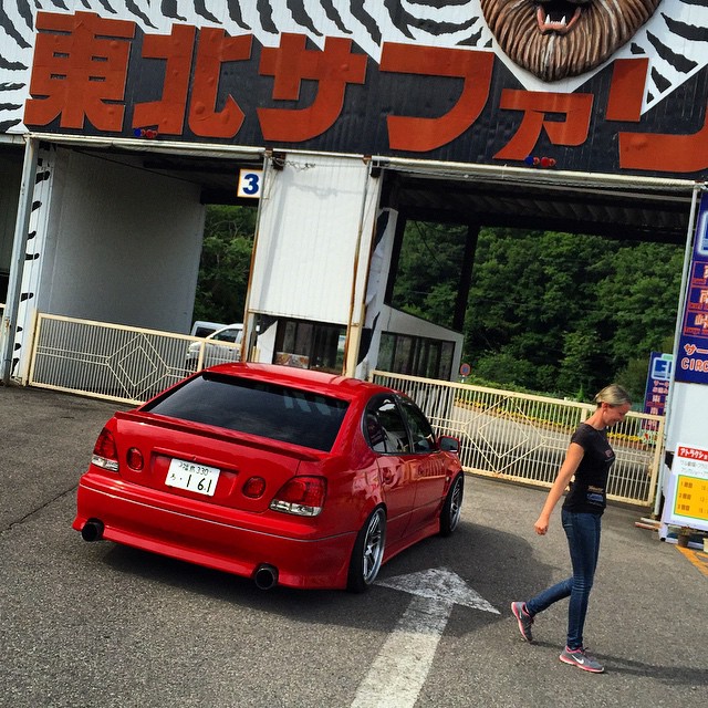 The real reason why I'm in Japan right now is that I've long been wanting to go on a training mission to start learning the black art of Japanese style drift chasing. Andy Gray and his wife Emily (in the picture) offers exactly that: Arrive & drive packages where you get your own practice missile car and learn from the best on 7 different course layouts. It's Disneyland for drift addicts! And being picked up in Emily's private Toyota Aristo and staying with these guys for a weekend... I don't think a training camp gets much cooler than this. #HoldStumt #DriftEbisuDotCom