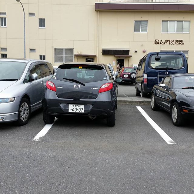 This has to b on purpose #niceparking これはわざとでしょー #駐車場