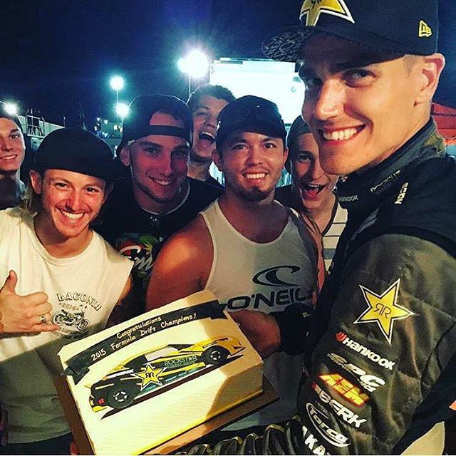 @jenhorsey's championship tC cake from last weekend. Best cake I ever had - thanks a bunch! We kind of all look like starved out wolves here and if I remember correctly (it was all a blur at that point) I think we went through that thing pretty quick. #GoodTimes.