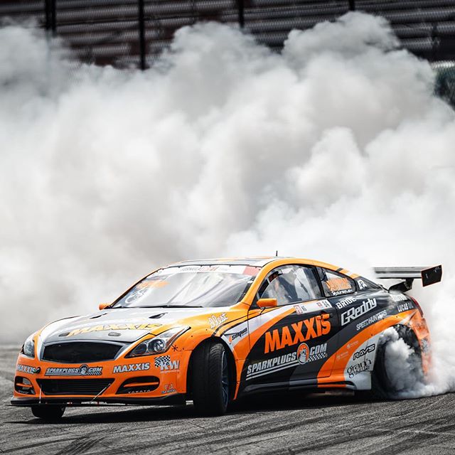 Make smoke clouds @charlesngracing | Photo by @larry_chen_foto