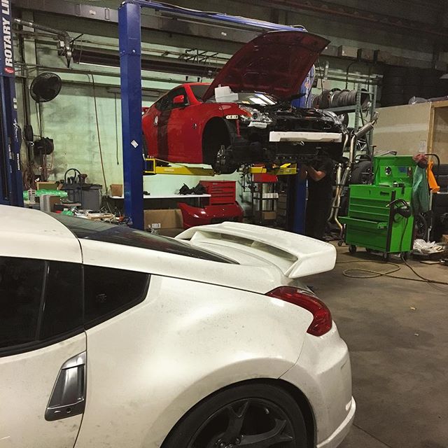 Despite what you think, these two @nismo 370Z's were not in #HooniganBlackFriday. However, they are both getting fresh engines and @fastintentions twin turbo kits installed here at @mamotorsports. The owner of the white Z is shooting for 1000hp!