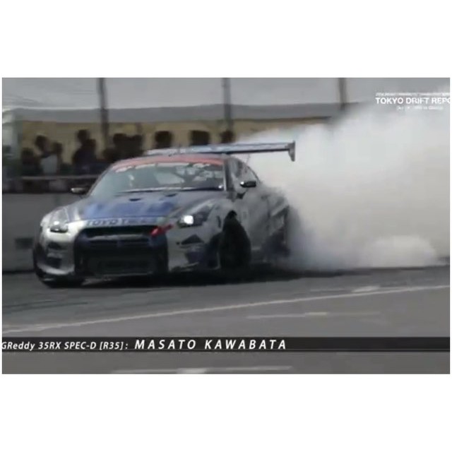 Except from the ToyoRubberco YouTube video D1GP Tokyo Drift 2015 by Toyo Tires with the 2015 Champion, and the 35RX GT-R