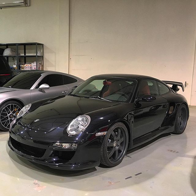 Sportec SPR1. 858hp, 3200lbs & carbon-kevlar bodywork. You gave Sportec a 911 Turbo and $750000, and 8 months later you got one of these back.