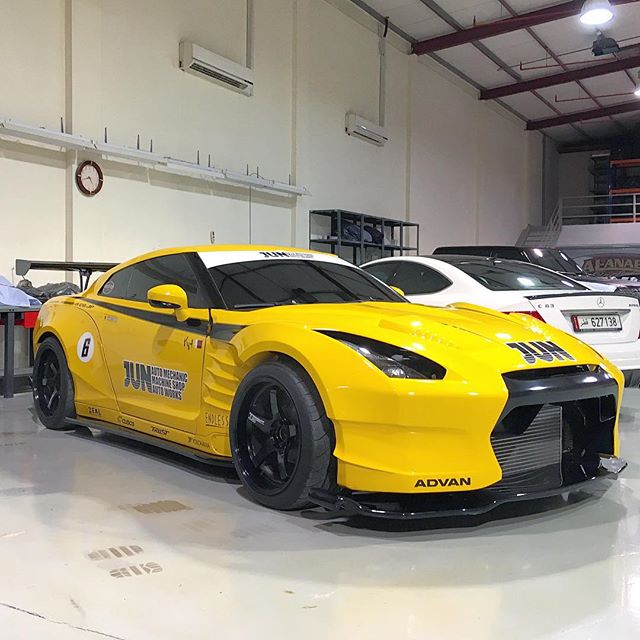 The 1000+hp JUN/BenSopra GTR from the Sheik's collection. There were so many crazy cars I wasn't allowed to photograph, and I wonder how he finds the time to drive them all.
