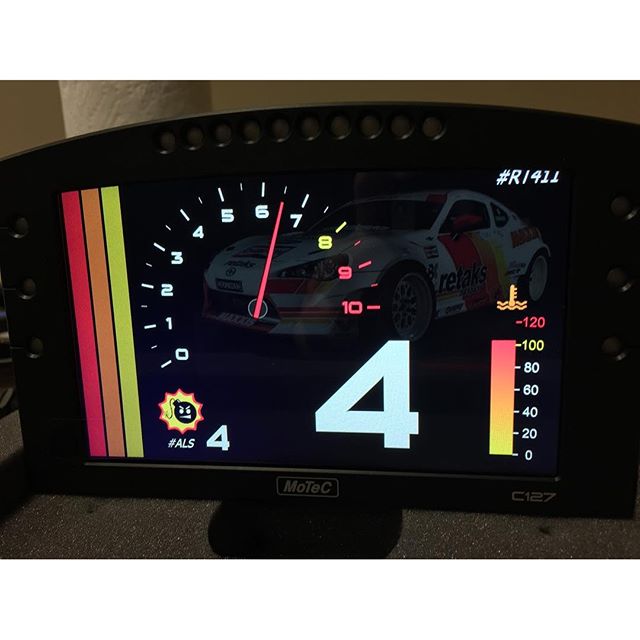 @johnreedracing throwing together some custom display options on the @motecusa display. I thought this one was rad!