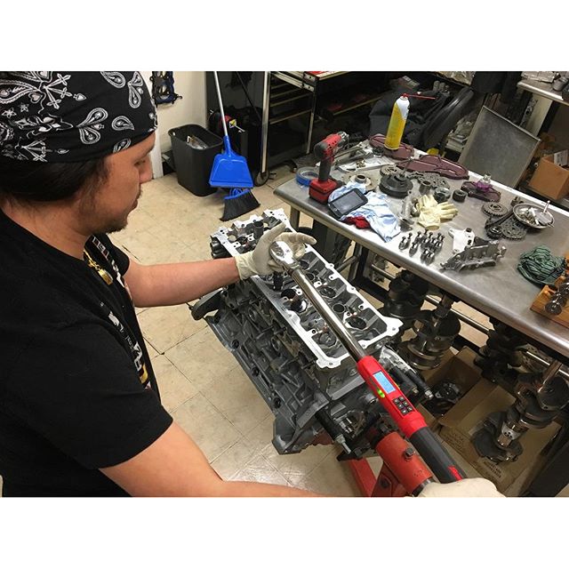 @ray_shake assembling our 1,000hp @nissan V8 engines. @jepistons @snapon_official