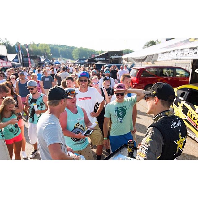 Atlanta had to have some of the most engaged, exciting fans of the @formulad schedule. Excited to meet you all this weekend! About to head out for practice - tune in to http://www.formulad.com/live later today to watch online! Photo by @lukemunnell