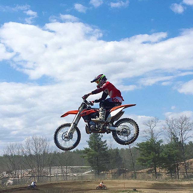 Had a blast yesterday with my brother and friends at #MX101. Awesome to get back on a bike again. @justin_tuerck @ianboliver @rleite298 @brittanylee138. Now to tear down this @ktmusa 250 two-smoker and maker her better.