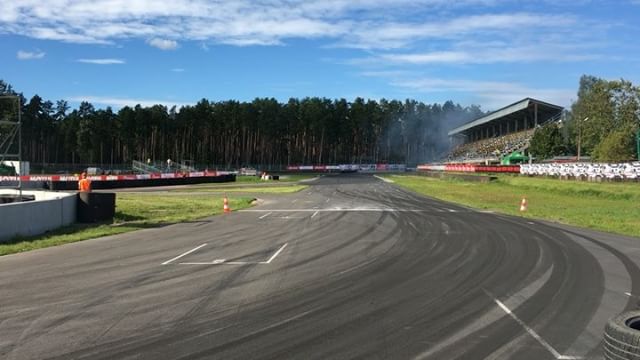 @powers_sucks in the 350Z leading @chelseadenofa in the M3 at the @hgkracing 10th Anniversary Drift Challenge during today's practice session.