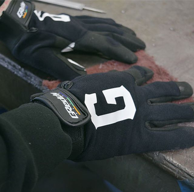 GReddy Racing “G” mechanic’s work Gloves also available in black on #ShopGReddy.com. .
Size Large fits most, XL for larger hands .
@teamgreddyracing @boost_brigade