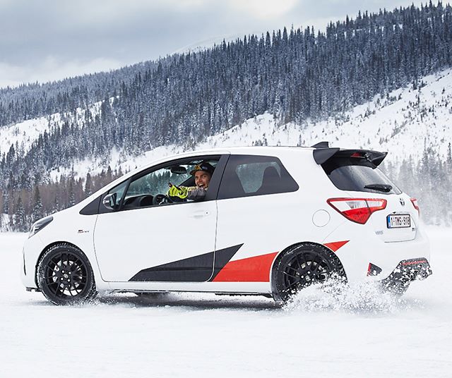 212 supercharged horsepower and a pristine ice track! The super limited edition is a lot of fun - a big thanks to @toyotasverige for letting me play in the snow! Click the link in my profile for the full video.