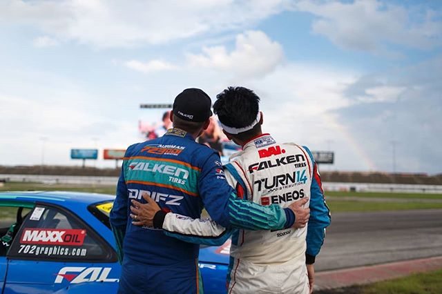 Watching the rainbow together before they battle it out in Top 16. Friendship level 9001.
@odidrift @daiyoshihara
.
📸:@larry_chen_foto