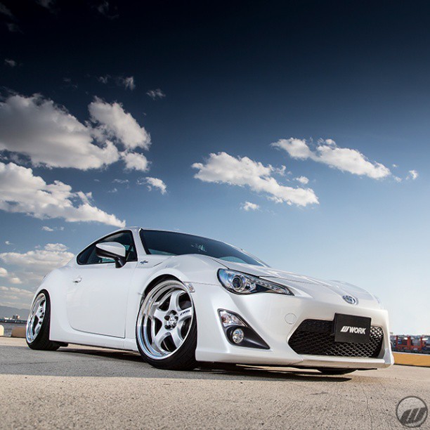Todoroki-Jidousha-Toyota-86-on-WORK-Meister-S1R-F18x9.5J-R18x10J