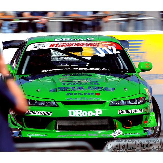 Yasuyuki Kazama 2004 D1GP Irwindale Photo by alex
(2003-2005
Pro-Drifting in the U.S.A.)