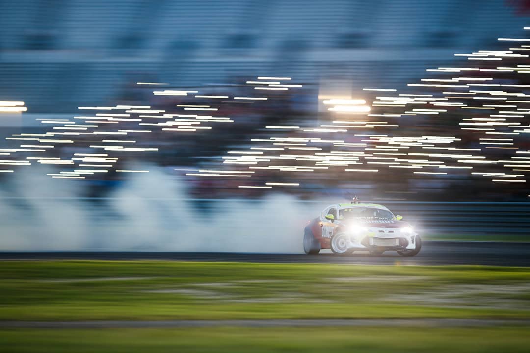 Drifting under the lights. It's amazing that something so simple can change the entire scene. Thanks again to the crowd for helping out with these photos.

@ryantuerck 📸@larry_chen_foto