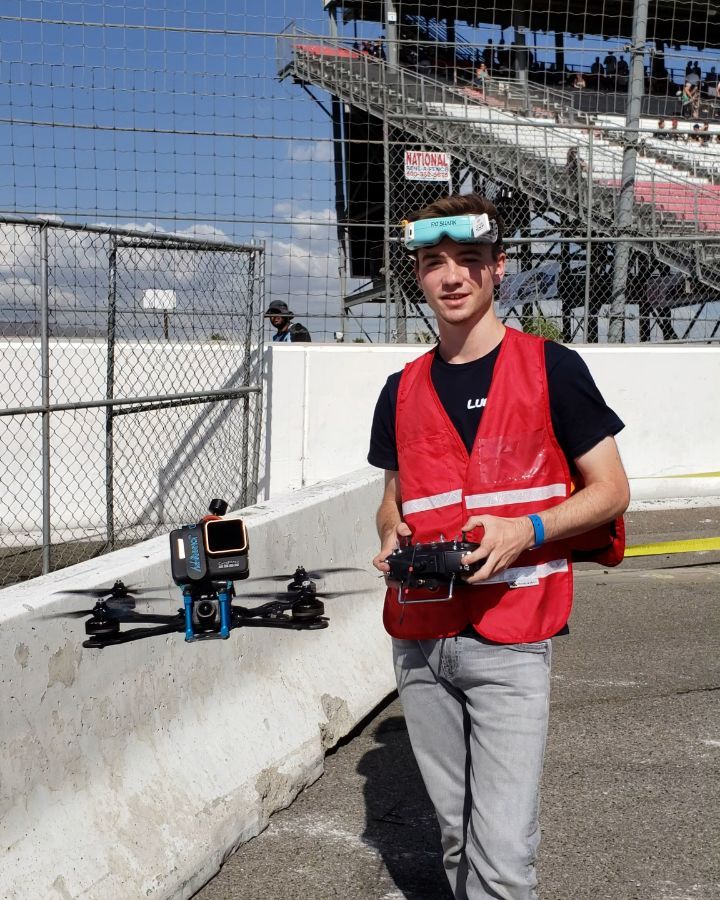 @johnny_fpv is using his drone for the @formulad live stream