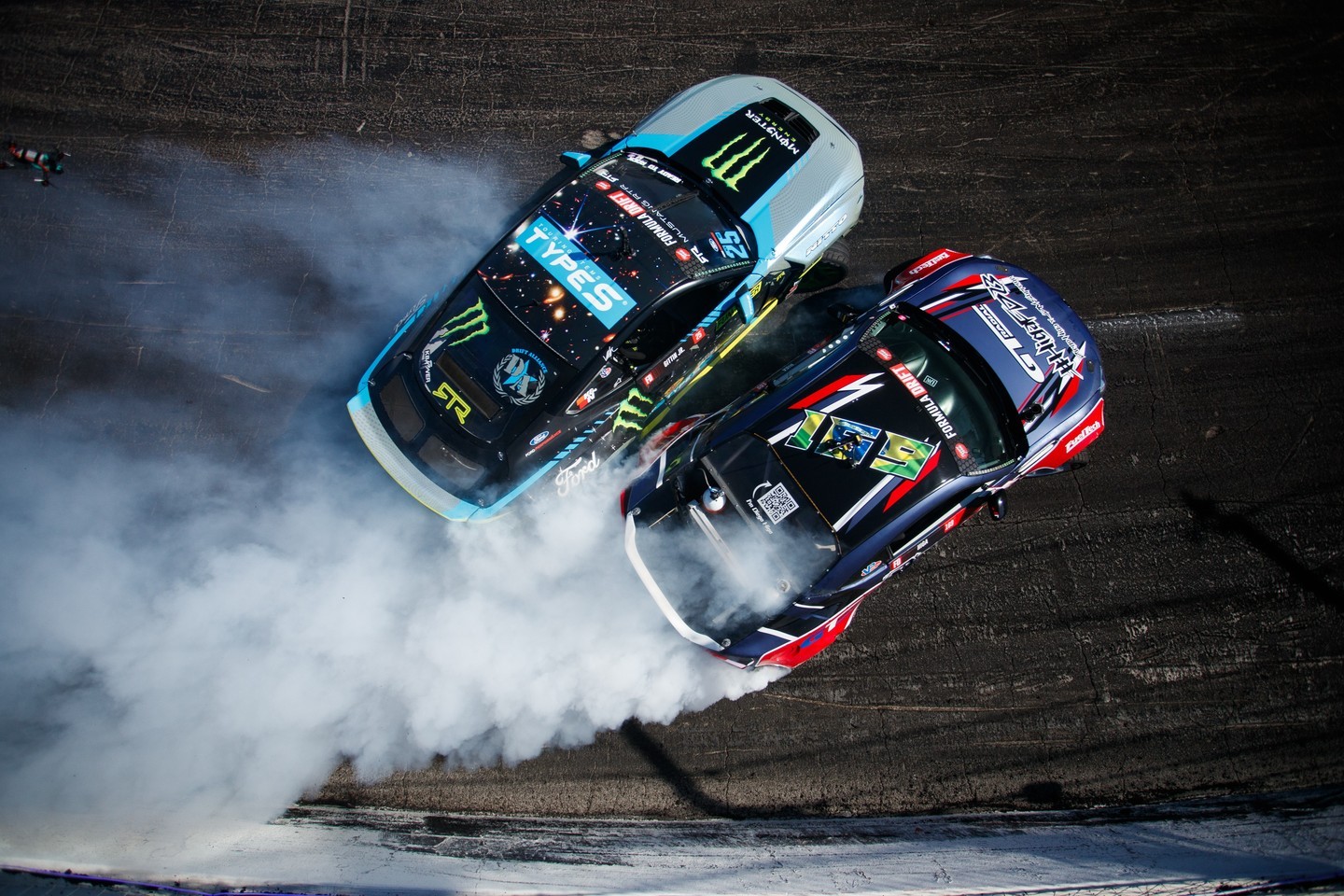 Smoke trails

@VaughnGittinJr | @TypeSAuto vs @DiegoHiga | @GTRadialUSA