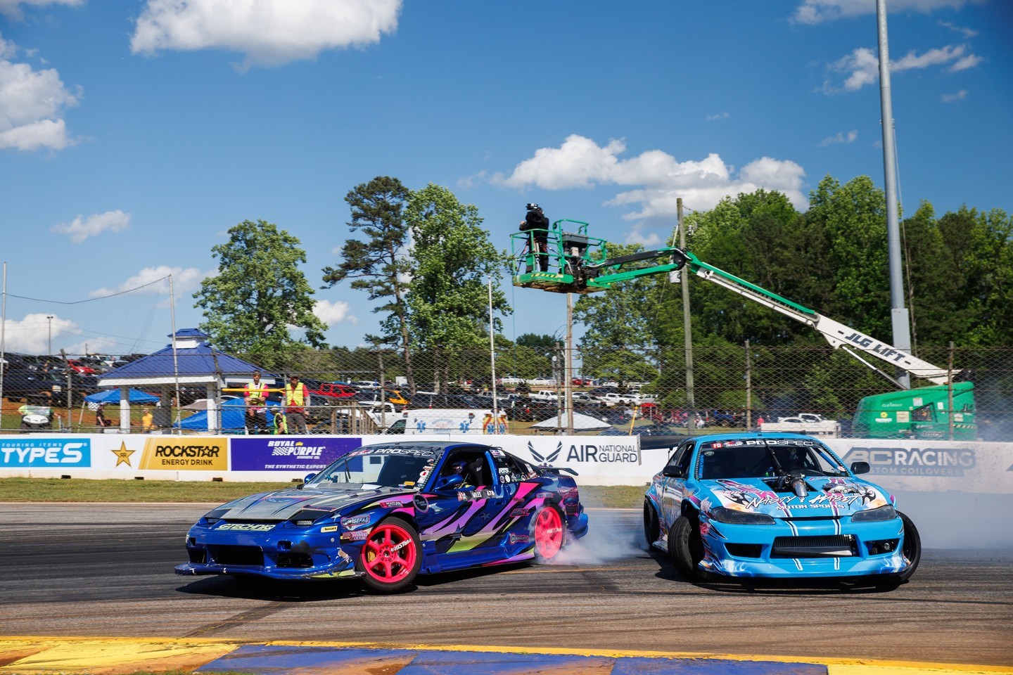 Always on the prowl to shred some tires.
@MilesofStyleRacing vs @NH_Fab