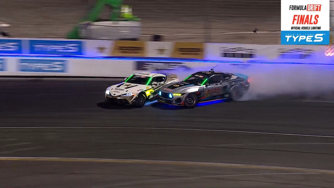 FINALS at Irwindale — @JamesDeane130 banging doors chasing @FredricAasbo 

Presented by @TypeSAuto