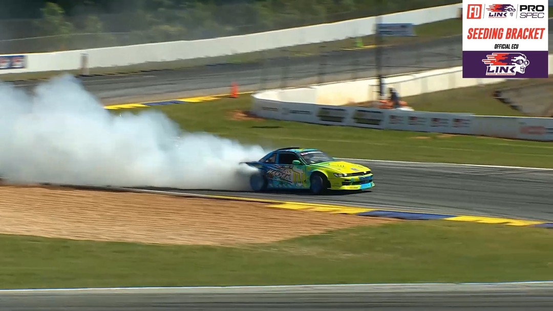 Rookie nerves? Nowhere in sight. @ChelleeHansen threw it down on Lap 1 leading @DJ_Drifts.

Presented by @Link_ECU